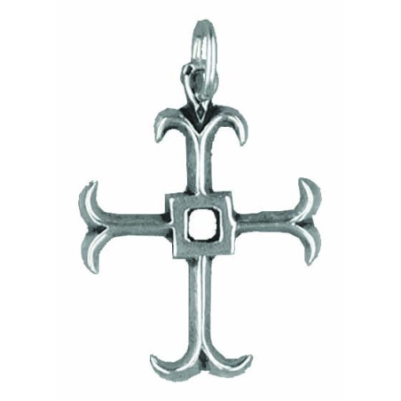 Cross Pattée, Pierced Square in the Center