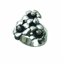 Spring Ring with 3 Flowers