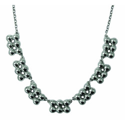 Necklace with 7 elements and 6 beads