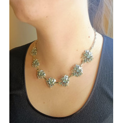 Small Roses Necklace, 7 Elements