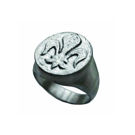 Fleur-de-Lys Signet Ring, Round Medal