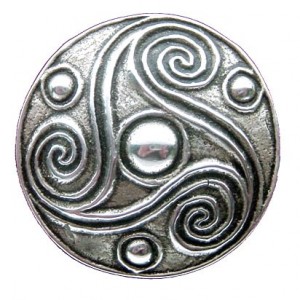 Broche Toulhoat ronde triskel .