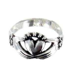 Bague cœur et mains claddagh