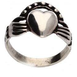 heart in hands ring/claddagh 4.9g